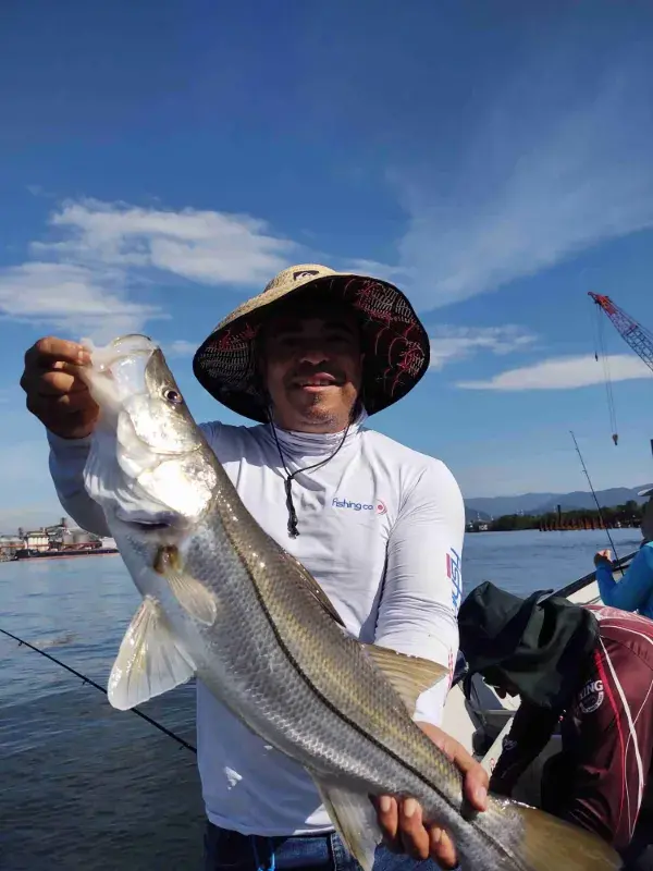 Guia de pesca no litoral sul Imagem