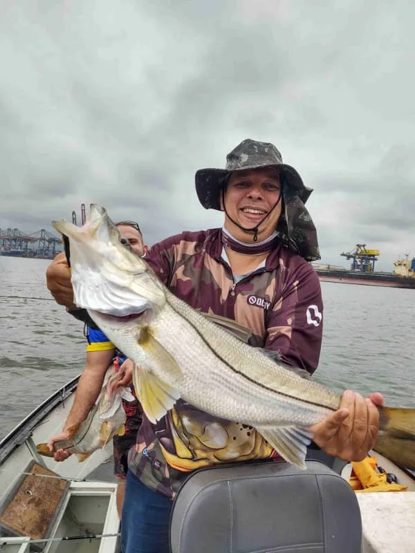 Pesca no canal de Bertioga Imagem