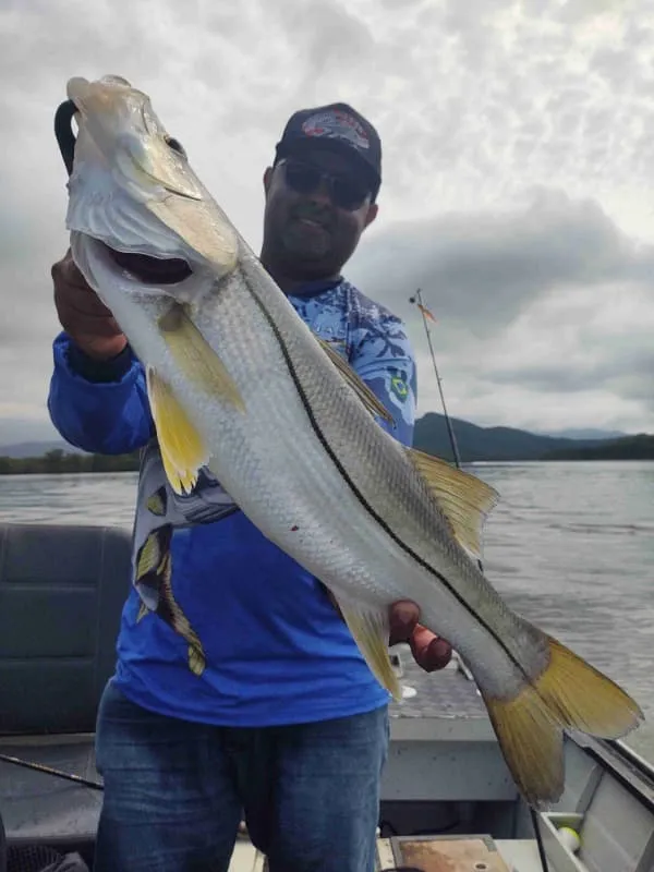 Pescaria de robalo no canal Imagem